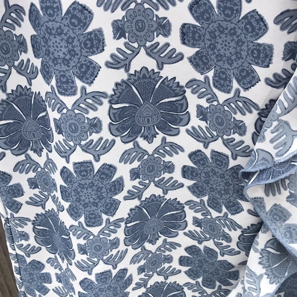 Claire & Violet Blue & White Sleeveless Ruffle Front Top - Size Women's Small - Picture 3 of 5